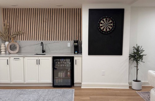 Cuyahoga Falls House | Spacious 4-bedroom home close to the Cuyahoga Valley National Park & Blossom.