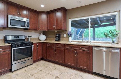 Valencia House | Spacious 4 Bedroom House in Santa Clarita with Pool & Spa