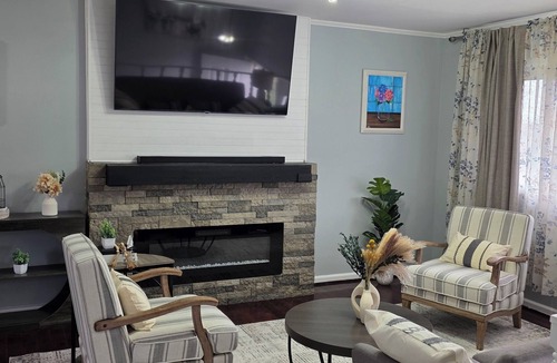 Summit Station House | Spacious 4-bedroom house in wonderful Columbus with essential amenities.