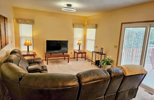 Reynoldsburg House | Spacious 4BDRM Home w/King Master Ste