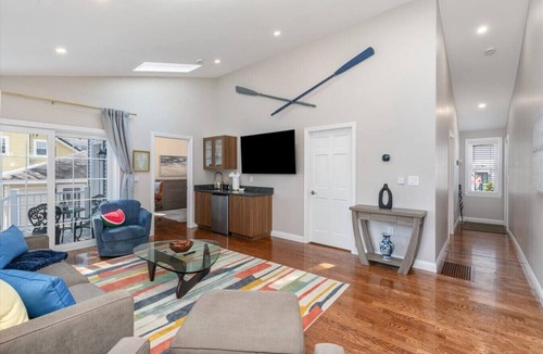 Milton House | Spacious 5BR Executive Retreat - 10 Min to Boston