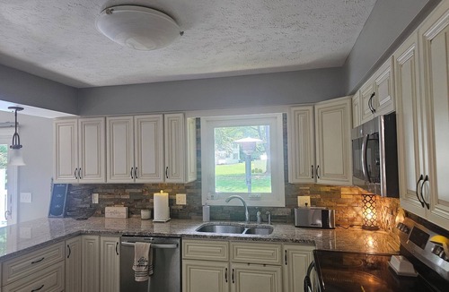 Avon Lake House | Spacious 7-bedroom house in lovely Avon Lake with AC, WiFi & close to Lake Erie
