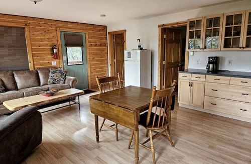 McCarthy House | Spacious Alaskan-Style Log Cabin, the Perfect Base for Outdoor Adventures in McCarthy, Alaska