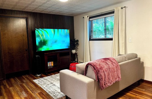 Russian Jack Park Apartment | Spacious & comfy apt near JBER