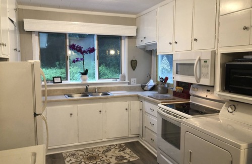 Saratoga Springs House | Spacious, Cozy 5 Bedroom Compound