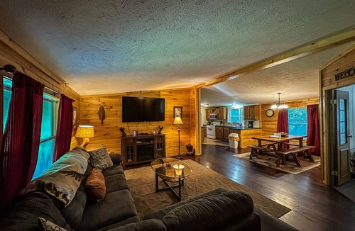 Nelsonville Cabin | Spacious Eagle's Landing Cabin near Hocking Hills