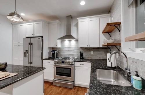 Eighth Avenue House | Spacious Elegant townhome near Melrose with easy access to local attractions