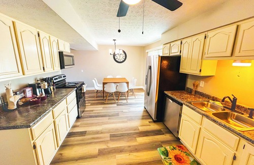 Galloway House | Spacious Family Home - 20 Min To Downtown Columbus. 2 Car Garage & Yard!