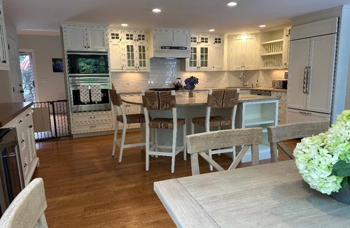 Northwest Harwich House | Spacious Getaway Sleeps 11: Walk to Private Beach & Harwich Port Center!