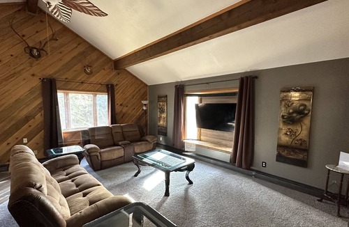 Delta Junction House | Spacious home on a private drive close to town. Warm cozy home away from home.