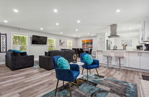 Decatur House | Spacious Modern ATL Getaway Pool HotTub GameRoom BBQ