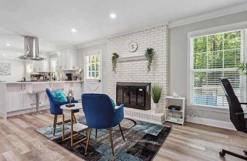 Decatur House | Spacious Modern ATL Getaway Pool HotTub GameRoom BBQ