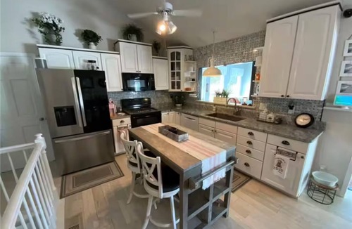 St. Charles House | Spacious Oasis near St. Charles Convention Center and water park