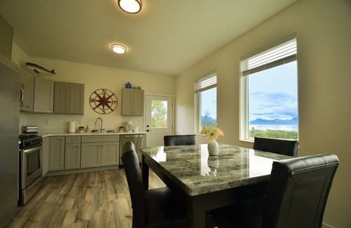 Kachemak House | Spit and Mountain Views! July 28/29, Single August Days Open!