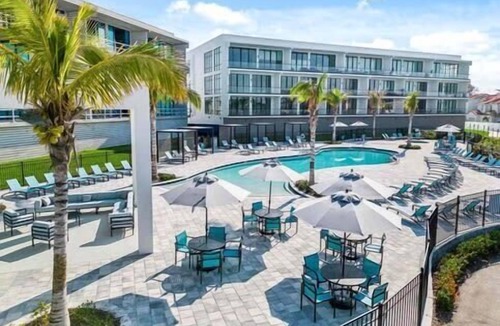 Melbourne Beach House | Sprawling 8BR Estate with Private Pool