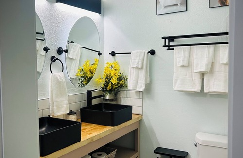 Ridgeway Apartment | Spur of the Moment Suite. Charming 2-bedroom apartment in Soldotna with WiFi