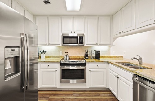 Demere Park House | Steps Away from the Pool, Beach, Restaurants, Village, and Pier!