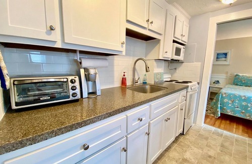 Hyannis Cottage | Steps to Keyes Memorial Beach. Minutes to Downtown Hyannis. Pool. Private patio.