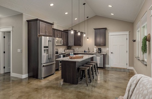 Wasilla Cottage | Stoneridge Place Cottage #2 - Vacation or Executive Retreat 2BR 2BA Garage!