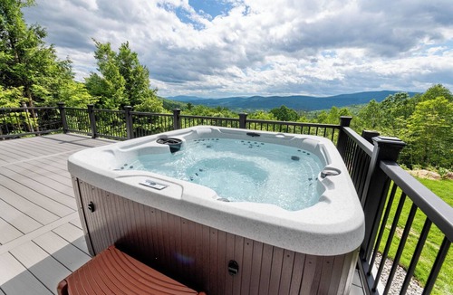 Campton House | Stunning A-Frame w/Hot Tub · Mtn View · Fire Pit · BBQ Grill