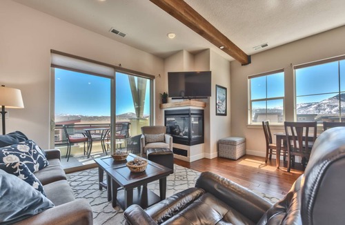 Kimball Junction Apartment | Stunning Contemporary Redstone Condo - Perfect for Families.