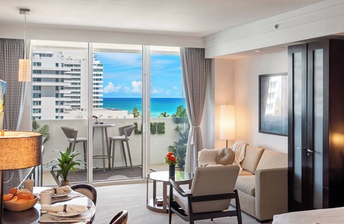 Mid Beach Condo | Stunning Private Studio at Fontainebleau Sorrento - 802