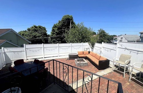 Everett House | Stylish 3BR Home Close to Campus 10min to Boston