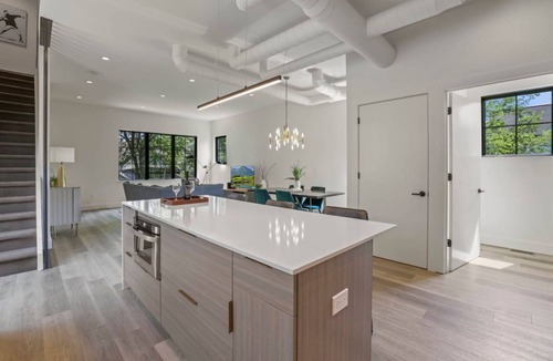 German Village Apartment | Stylish Getaway -columbus-3 Bedroom Masterpiece