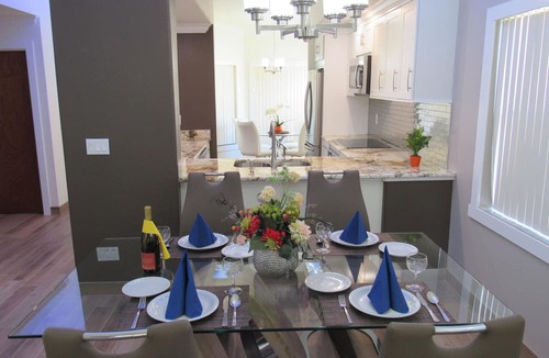 South Bradenton Condo | Stylish Lakefront Condo Near IMG & Anna Maria Island w/Two Pools and Hot Tubs