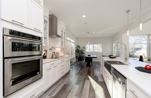 Indianapolis House | Stylish Surrey Park Home w/Pool, Fire Pit, Gourmet Kitchen, Outdoor Grill + Bar