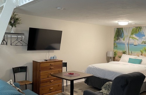 Haines Apartment | Suite one bedroom with twin loft.