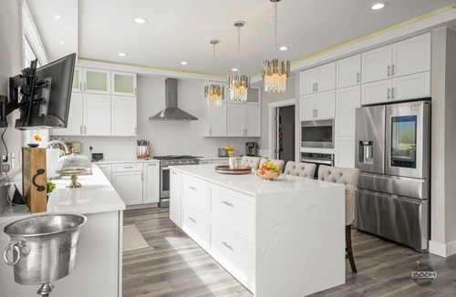 Butte House | Summer Wind North - Luxurious Home w/Hot Tub, & Epic Views! Near Reindeer Farm!