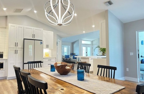 South Venice House | SunCoast Luxury Estates-New, Spacious, Large Heated Pool, 10 min to the Beach