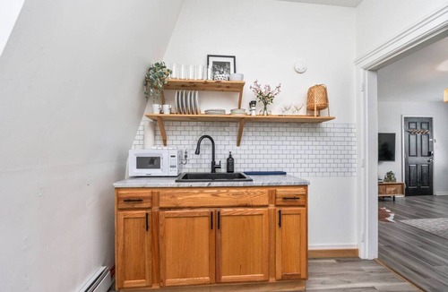 Newtonville Apartment | Sunny, Stylish Loft