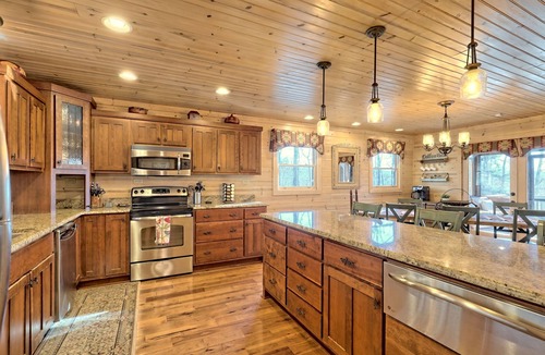 Blairsville Cabin | Sunset Mountain Views- Spacious Luxurious cabin