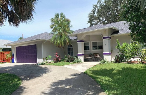 Melbourne Beach House | Surfing Buddha Family Beach House - walk to beach - pet friendly