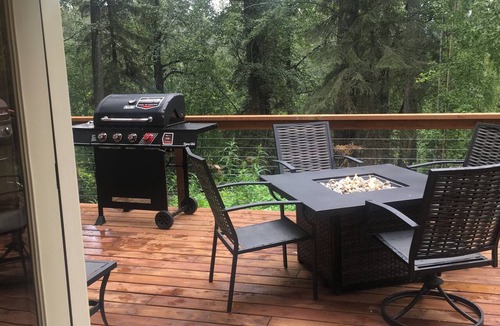 Knik River House | Surrounded by State Forest land, near Knik River Tailrace fishing, luxury detail