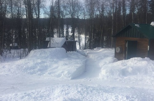 Talkeetna Apartment | Taiga Tooth, B&B. Kathy’s Kabin, on Christiansen Lake, Talkeetna, Alaska