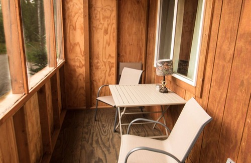 Susitna North Cabin | Talkeetna Wilderness Lodge - Studio Cabin #3 – King Bed