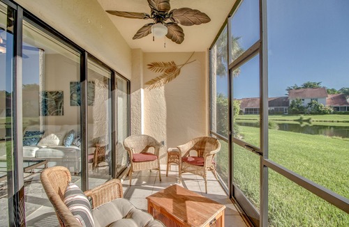 Grey Oaks Apartment | Tennis, Pool, Lakeview, Free Wi-Fi Cozy 2/2 condo in the heart of Naples