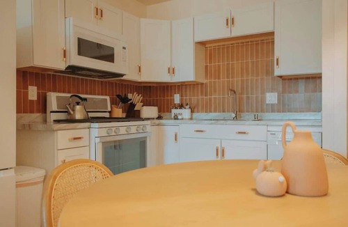 South Broadway Apartment | "Terracotta Suite" @ ArnoTriplex! Pet Friendly!