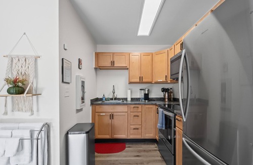 Fairview Apartment | The Alpenglow Loft - 1 Bed/1Bath- Radiant Charmer