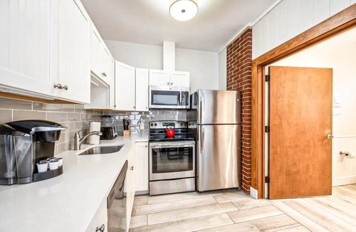 Historic Seaport Apartment | The Bartlum - Steps to Duval Street