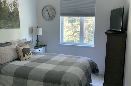 Kodiak House | The Bear's Den