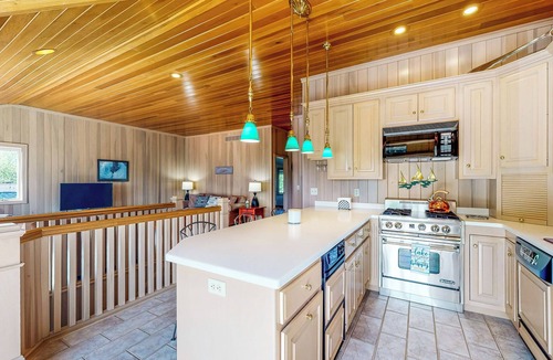 Syracuse House | The Boat House w/Dock: Enjoy Lake Life!