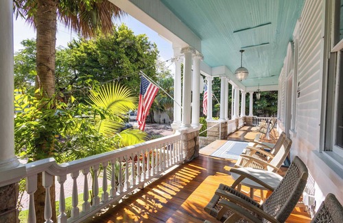 Historic Seaport Apartment | The Curry Poolside | Ground Floor King