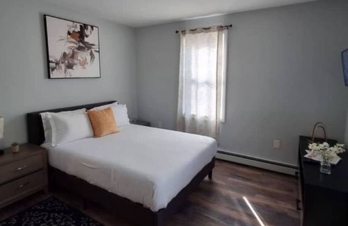 Wanskuck Apartment | The Double-Suite at The North End 2BR APT with PARKING