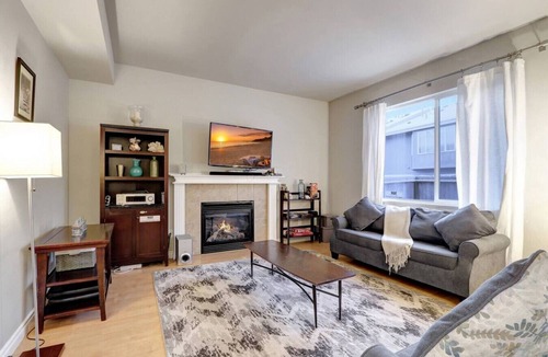 Northeast Anchorage House | The Eastside Townhome Of Ophir