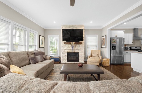 Harters Heights House | The Experience at ND<>4BR, 4BA <1 mi to ND Stadium