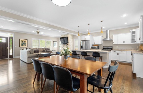 Harters Heights House | The Experience at ND<>4BR, 4BA <1 mi to ND Stadium